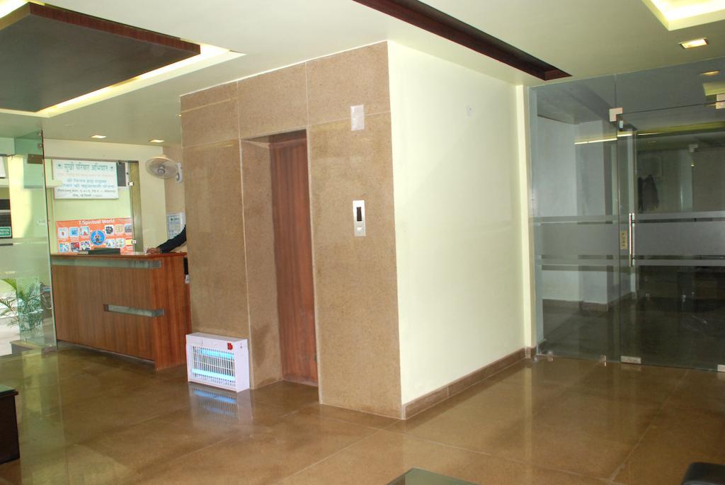 Airport Hotel Daya Capitol Нью-Дели Экстерьер фото