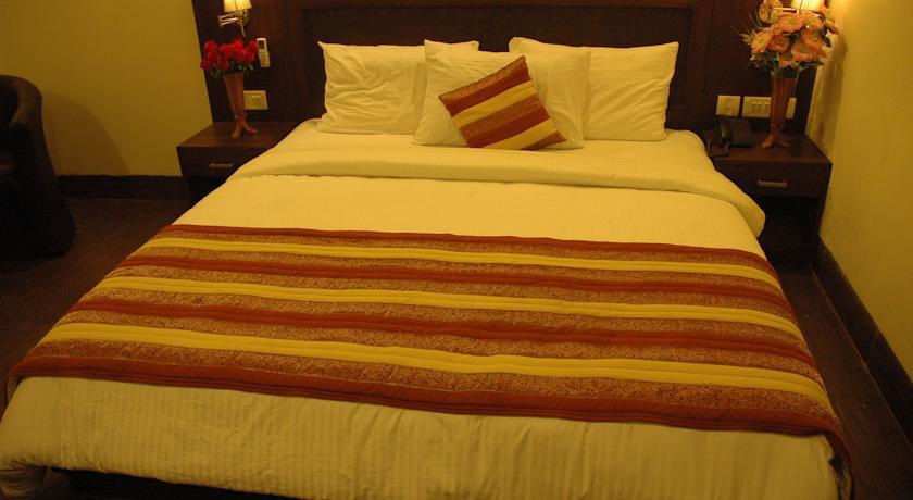 Airport Hotel Daya Capitol Нью-Дели Экстерьер фото