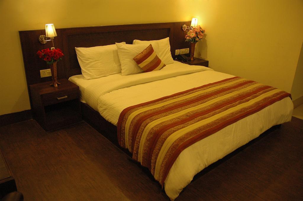 Airport Hotel Daya Capitol Нью-Дели Экстерьер фото