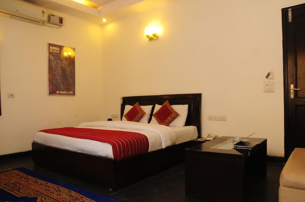 Airport Hotel Daya Capitol Нью-Дели Номер фото