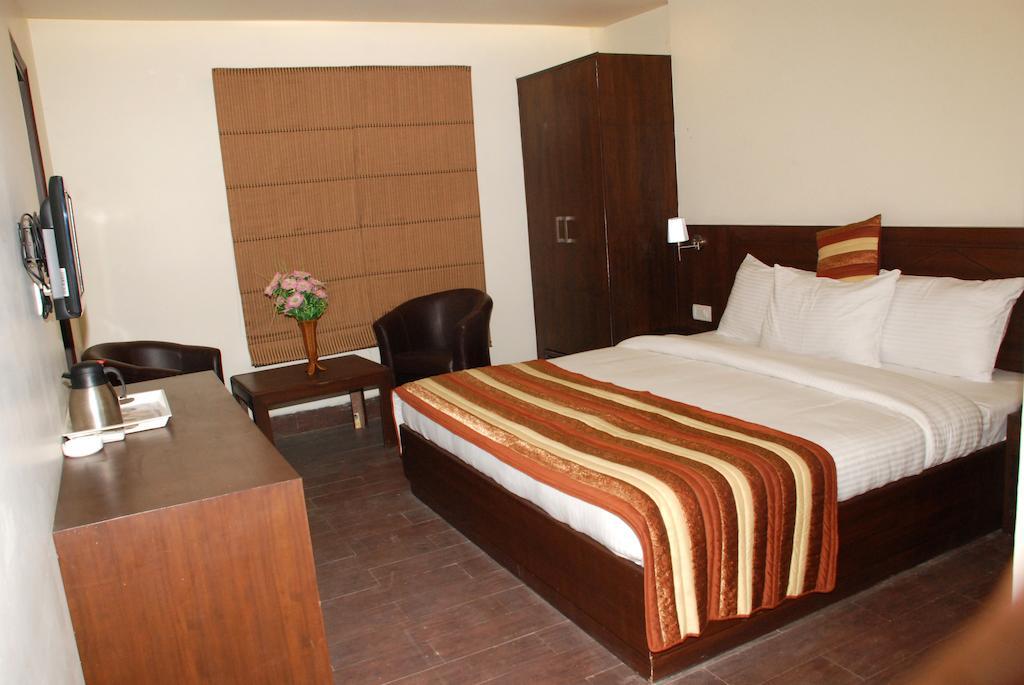 Airport Hotel Daya Capitol Нью-Дели Номер фото