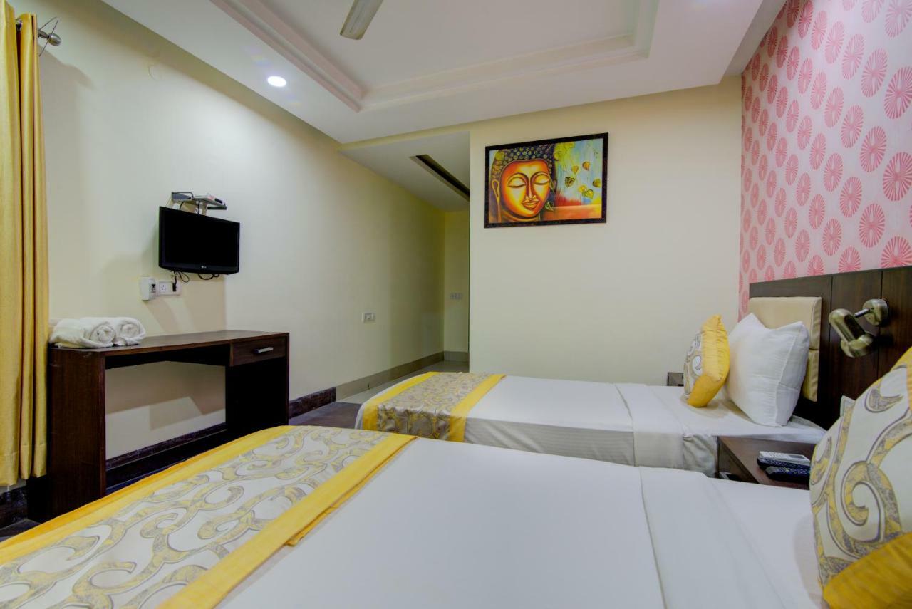 Airport Hotel Daya Capitol Нью-Дели Экстерьер фото