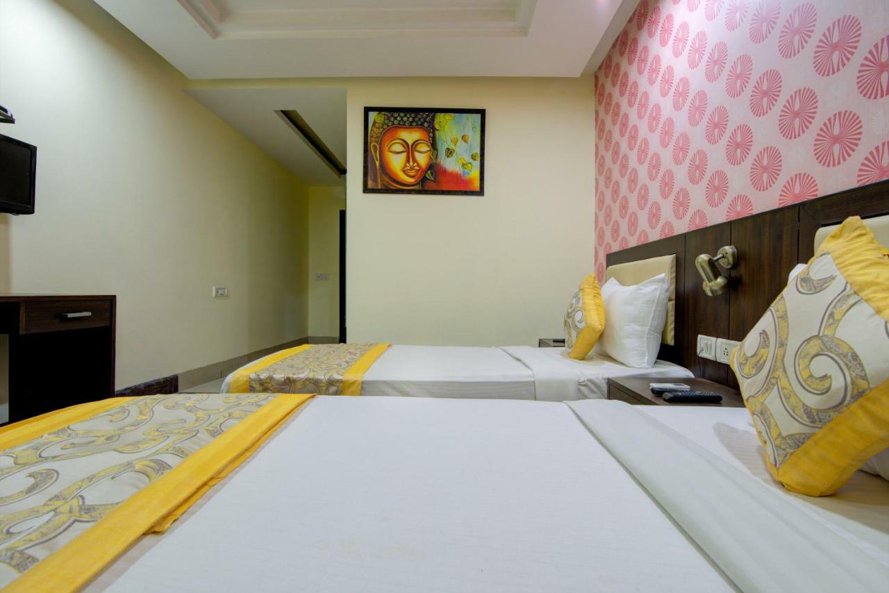 Airport Hotel Daya Capitol Нью-Дели Экстерьер фото