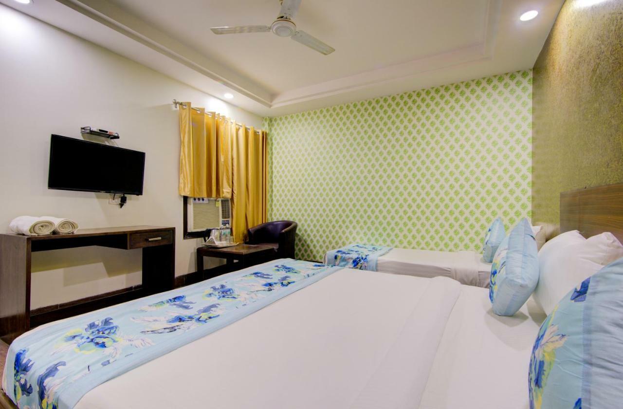 Airport Hotel Daya Capitol Нью-Дели Экстерьер фото