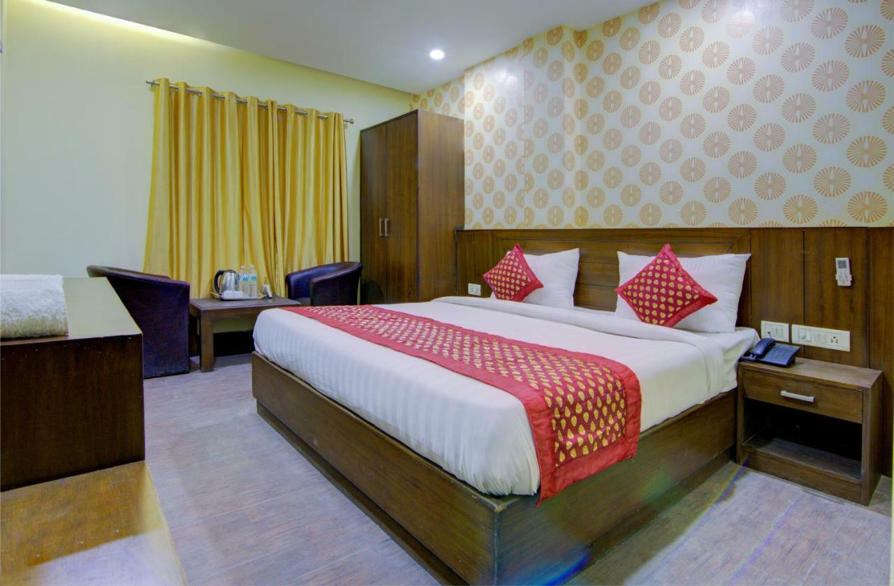 Airport Hotel Daya Capitol Нью-Дели Экстерьер фото