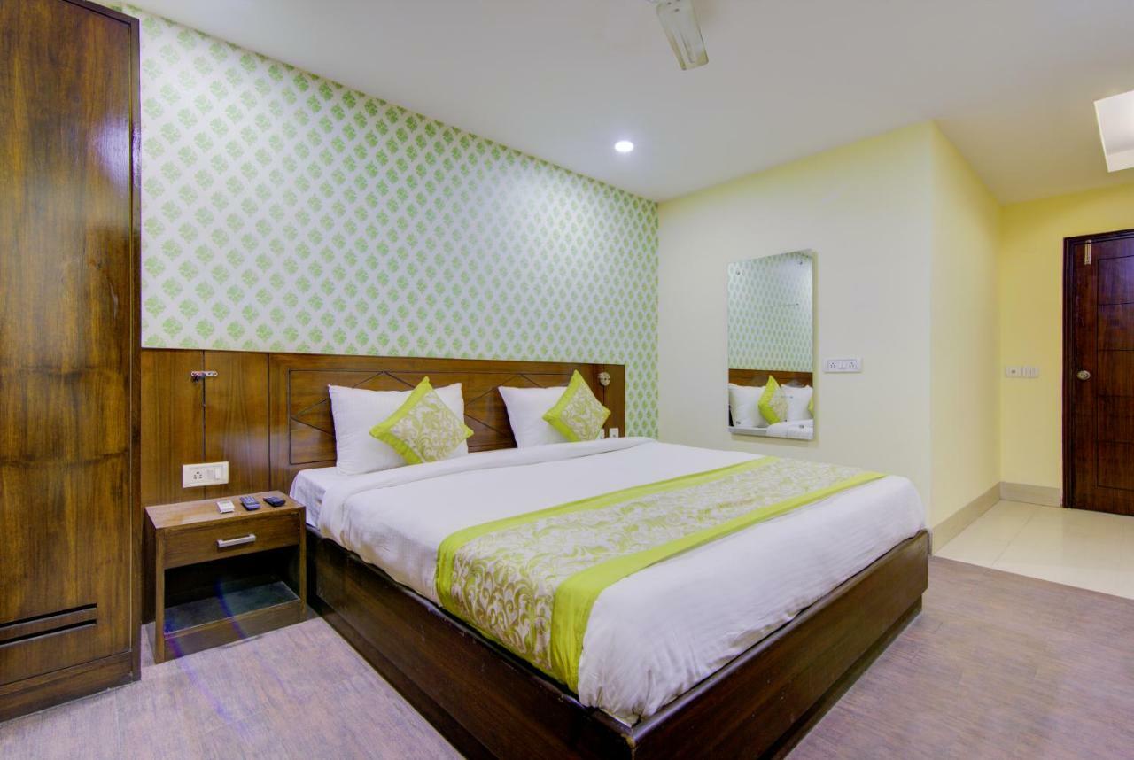 Airport Hotel Daya Capitol Нью-Дели Экстерьер фото