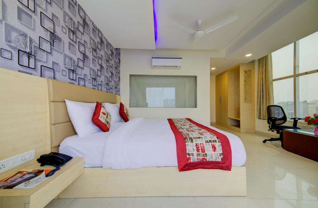 Airport Hotel Daya Capitol Нью-Дели Экстерьер фото