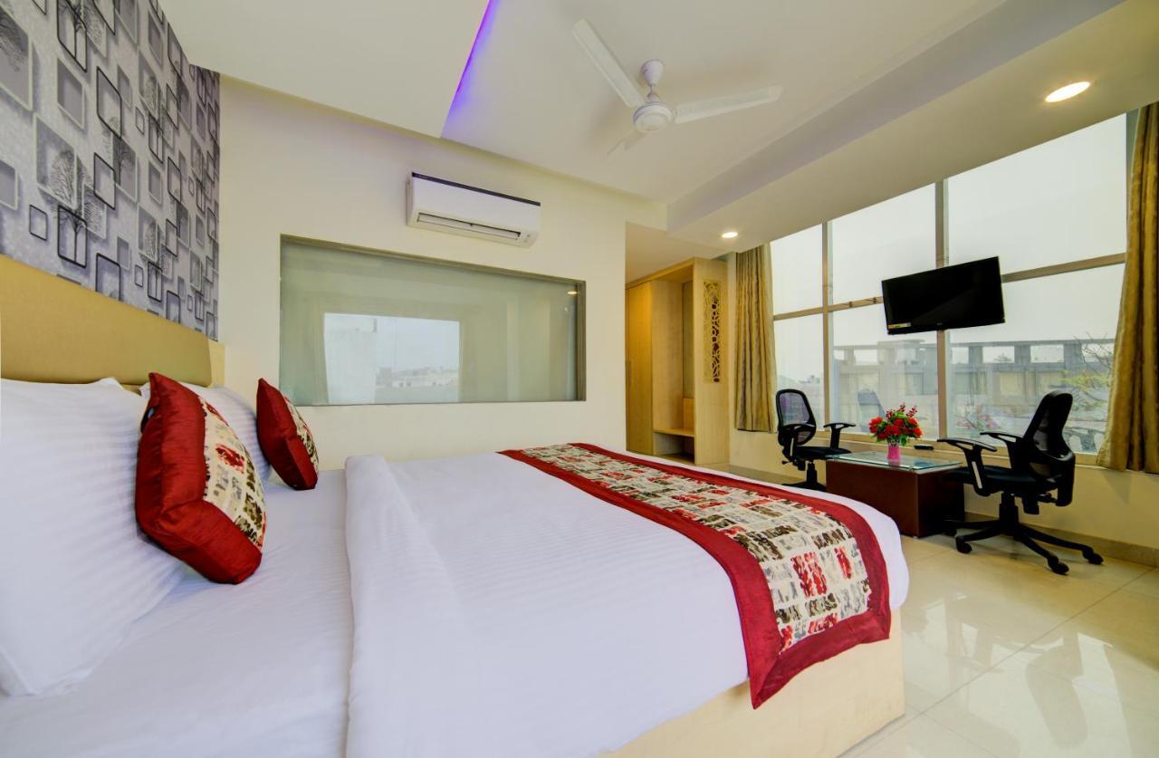 Airport Hotel Daya Capitol Нью-Дели Экстерьер фото