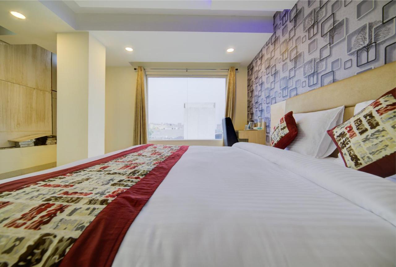 Airport Hotel Daya Capitol Нью-Дели Экстерьер фото