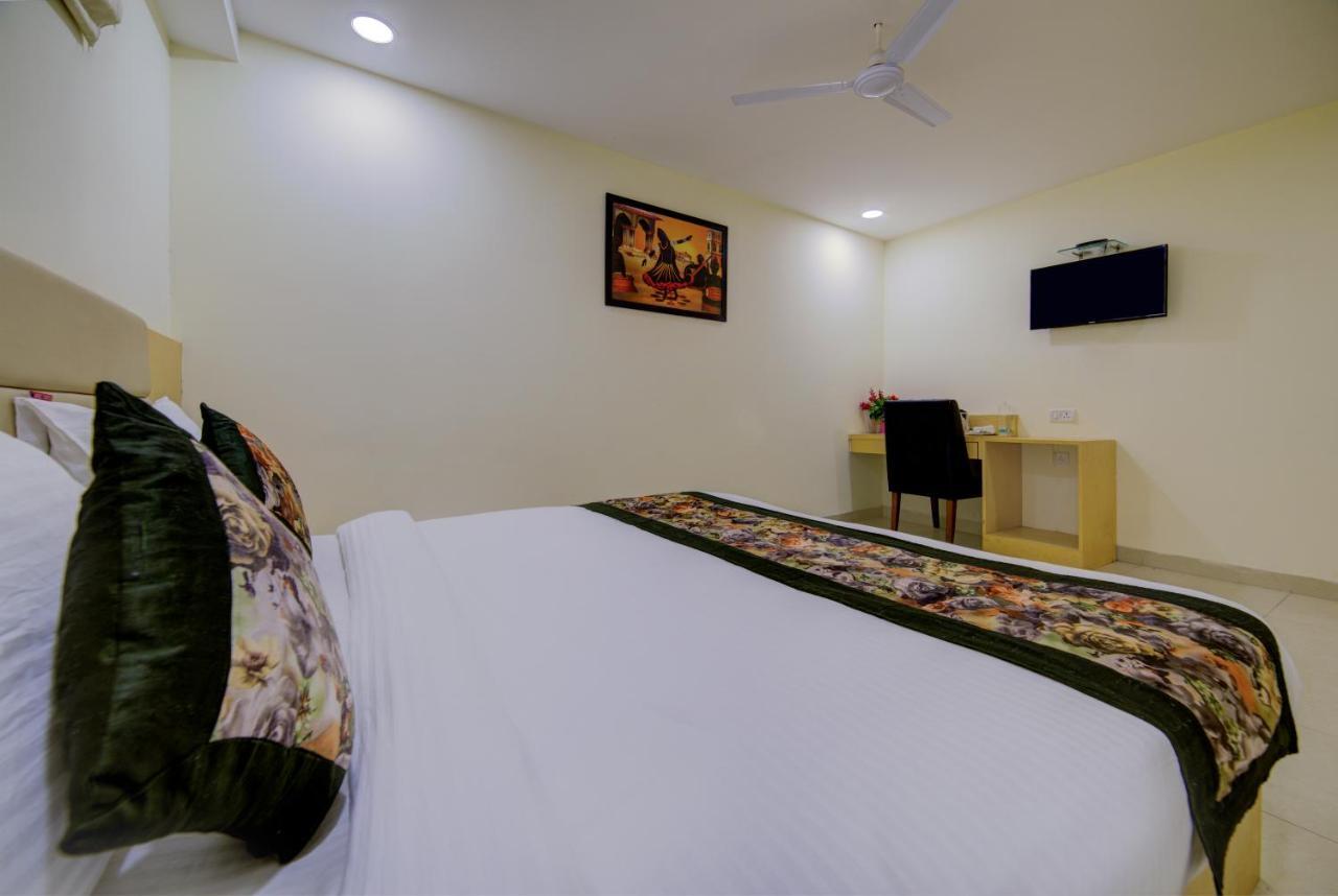 Airport Hotel Daya Capitol Нью-Дели Экстерьер фото