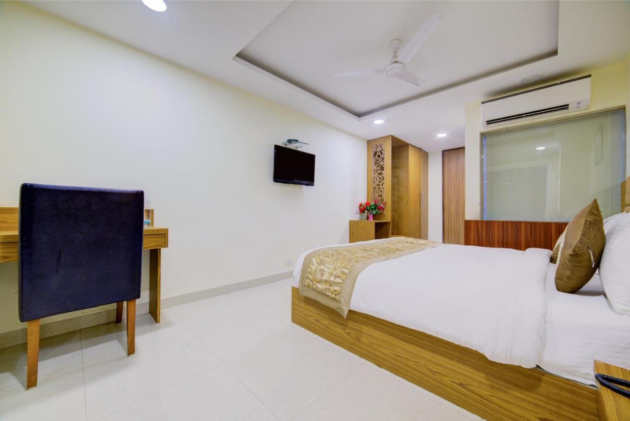 Airport Hotel Daya Capitol Нью-Дели Экстерьер фото