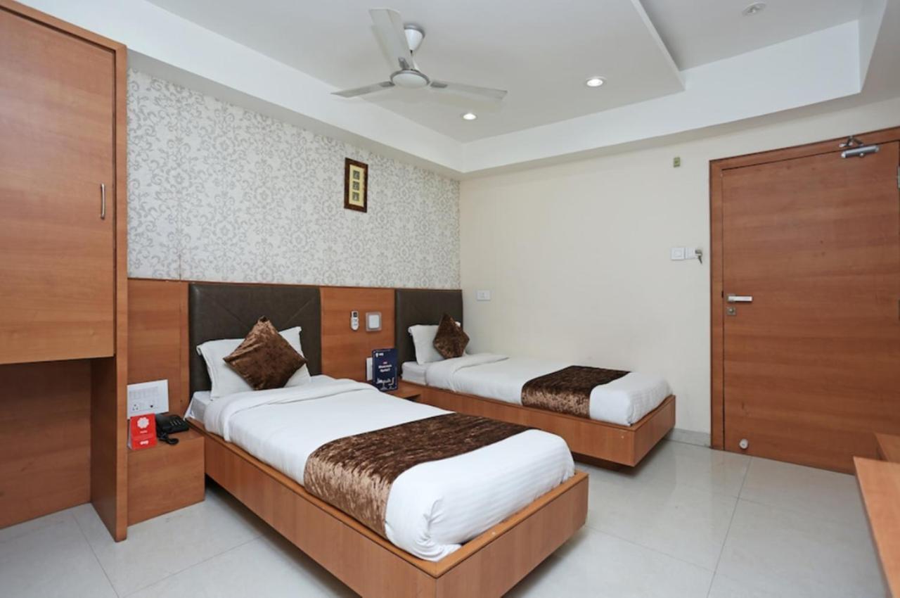 Airport Hotel Daya Capitol Нью-Дели Экстерьер фото